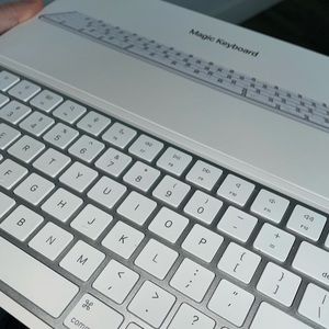 Magic Keyboard non numeric without charging cable
